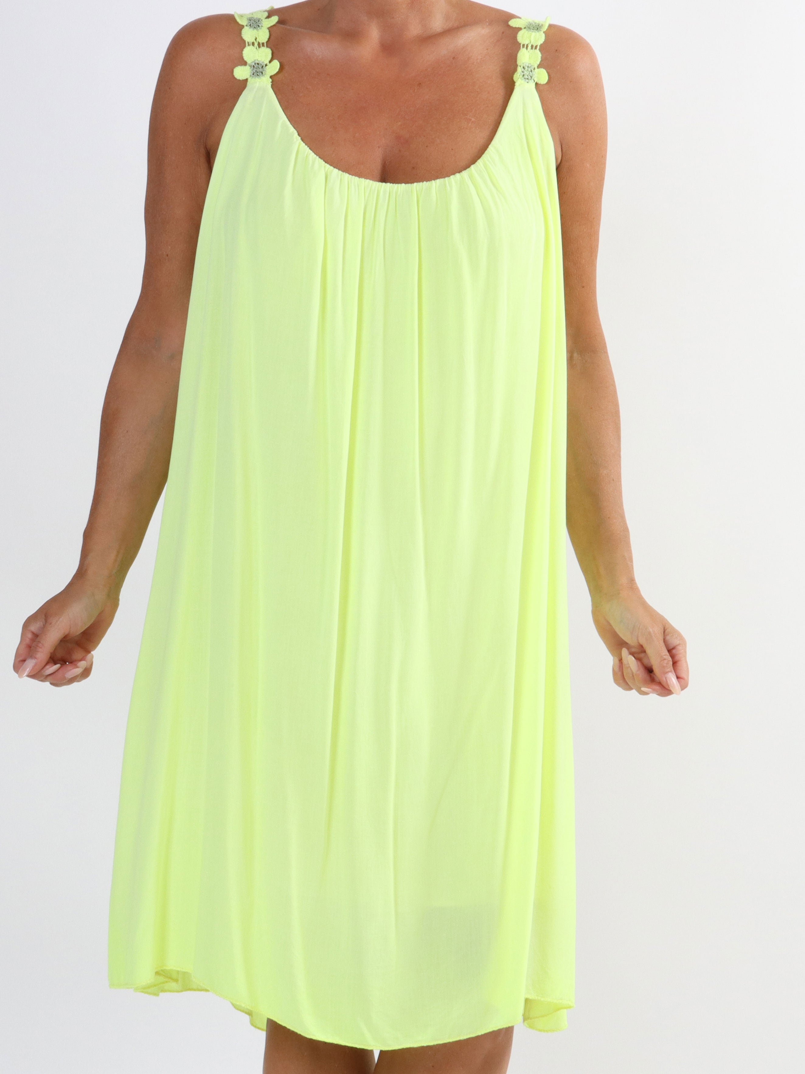 Ane - Sød plus size sommerkjole med broderet stroppe